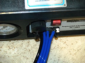 Compression pump connector bar and hose connection